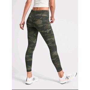 Athleta Camo Contender 7/8 Black Olive Tight Leggings Size Medium EUC